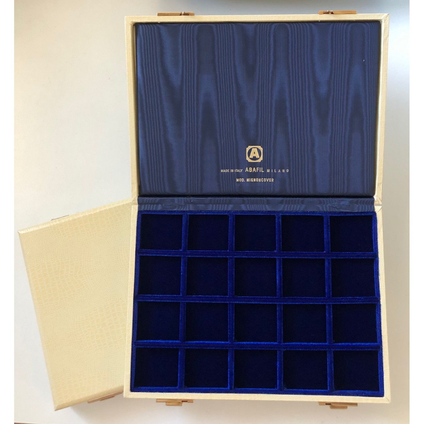 MIGNON COVER LIMITED EDITION RETTILE CREMA VELL. BLU 20 CASELLE